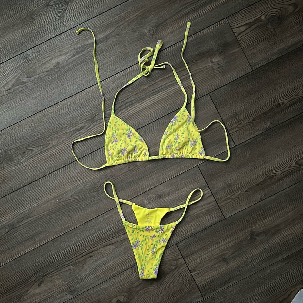 ☀️ Kristen Lonie Bikini 🪻
